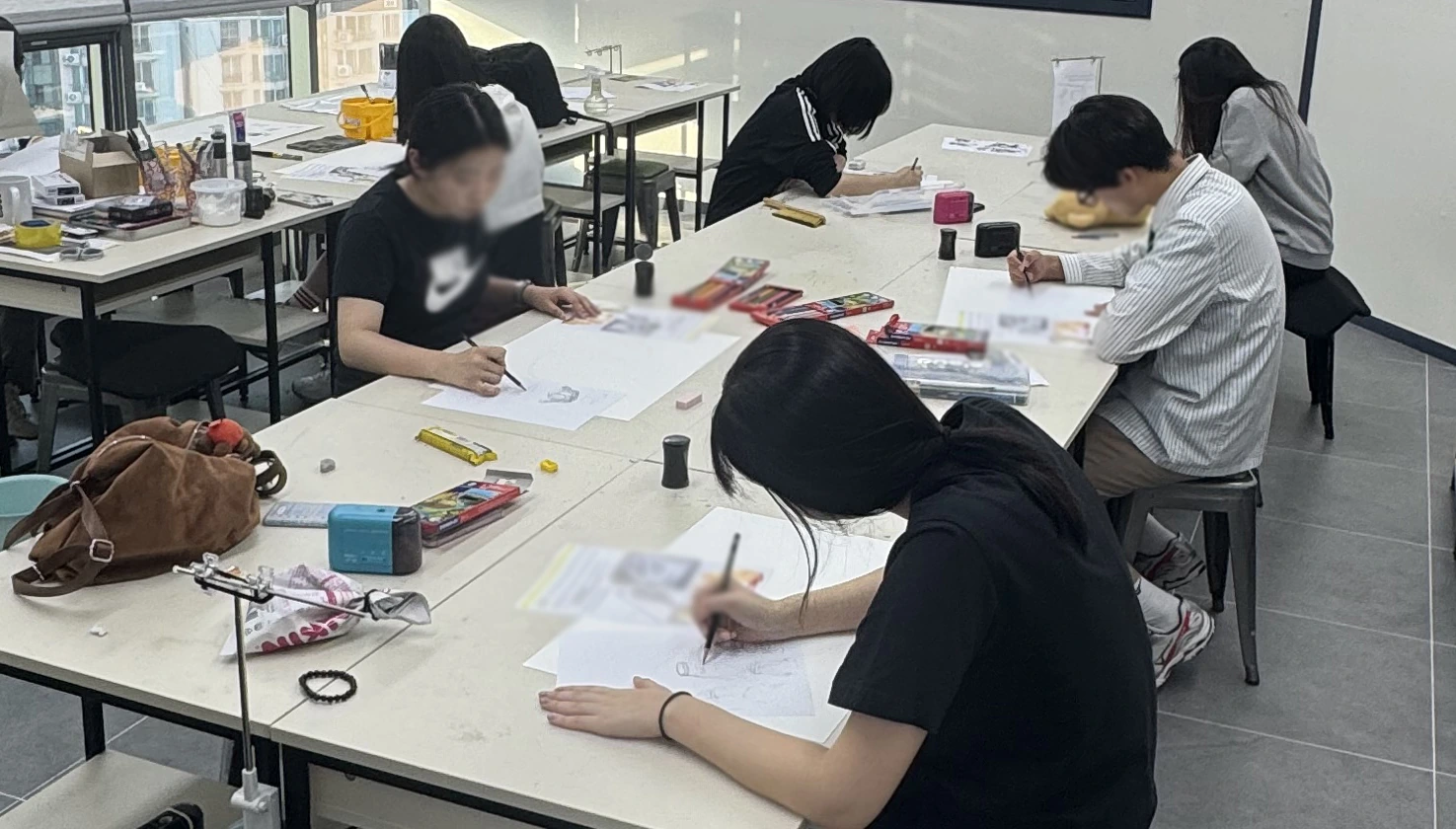 실제 수업에 집중하는 학생들
